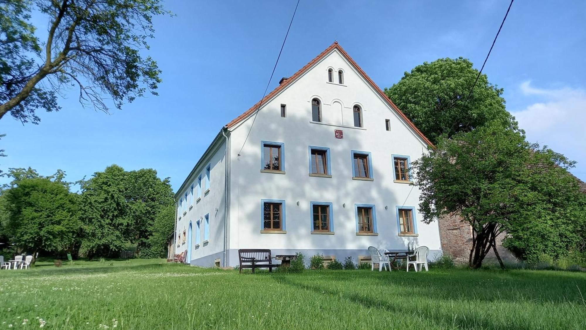 Hotel Biala Kalina Kaczawy Świerzawa Esterno foto